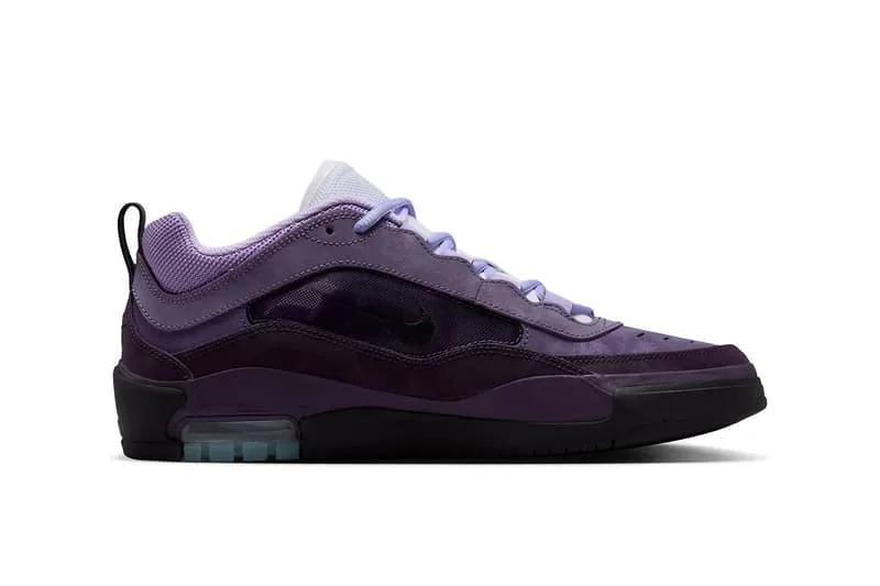Chaussure violette et noire au design moderne.