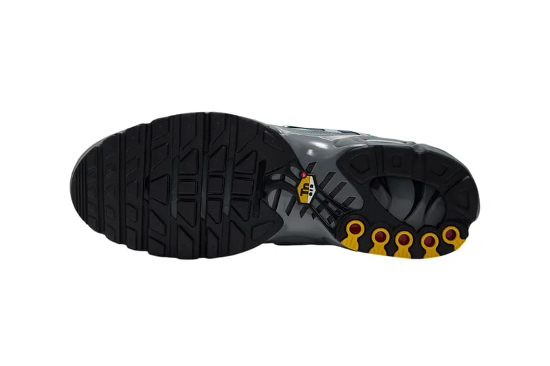 nike-air-max-plus-la-version/carousel-6.jpg