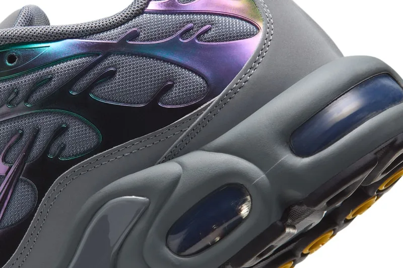 nike-air-max-plus-la-version/carousel-8.jpg