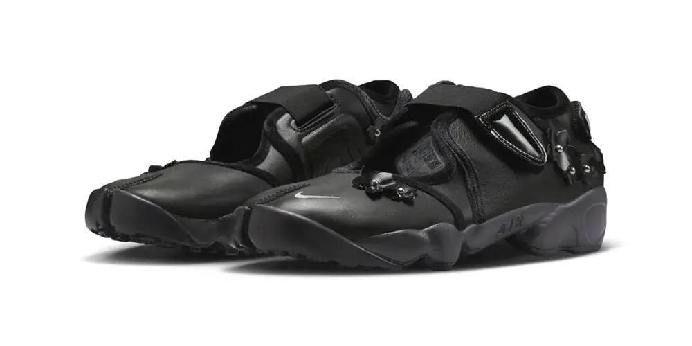 Chaussures noires Nike Air avec sangle et détails uniques
