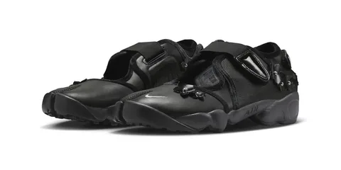 Chaussures noires Nike Air avec sangle et détails uniques