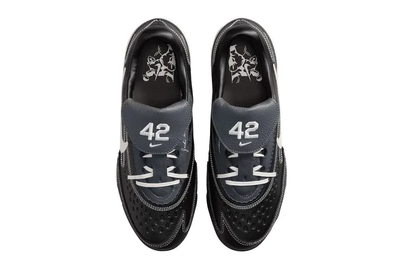nike-celebre-jackie-robinson-avec-une-paire-de-crampons-unique/carousel-3.jpg