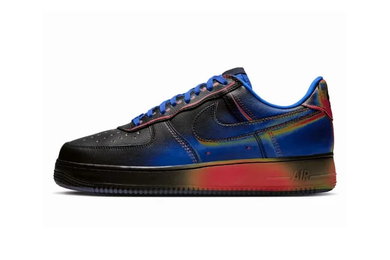 Chaussure Nike colorée en noir et bleu avec semelle sombre