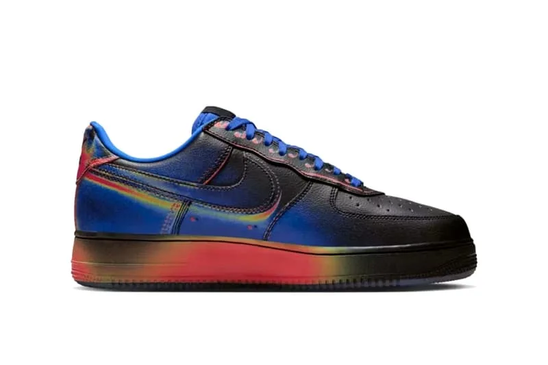Chaussure colorée avec un dégradé de couleurs vives et détails noirs.