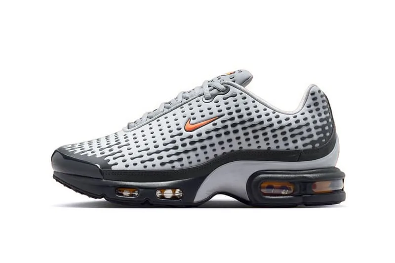 nike-enflamme-la-air-max-plus-vii-avec-laccent-hot-curry/carousel-1.jpg