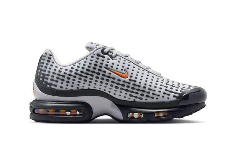 nike-enflamme-la-air-max-plus-vii-avec-laccent-hot-curry/carousel-2.jpg
