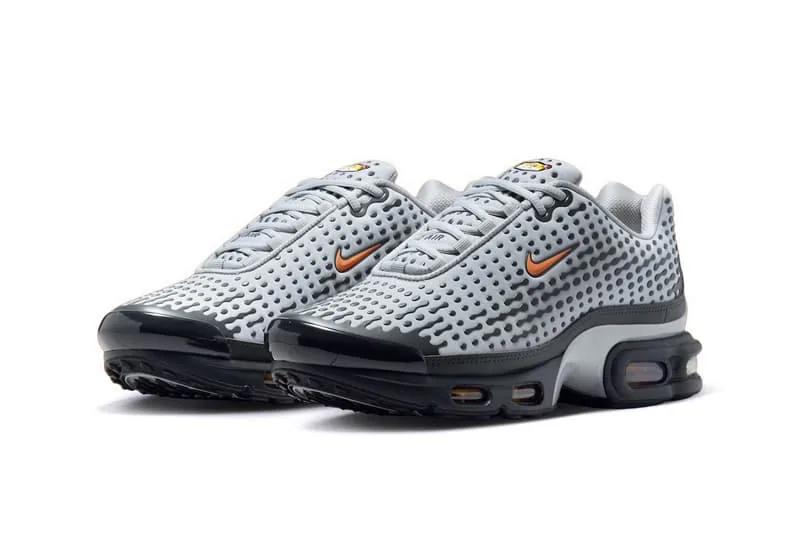 nike-enflamme-la-air-max-plus-vii-avec-laccent-hot-curry/carousel-3.jpg