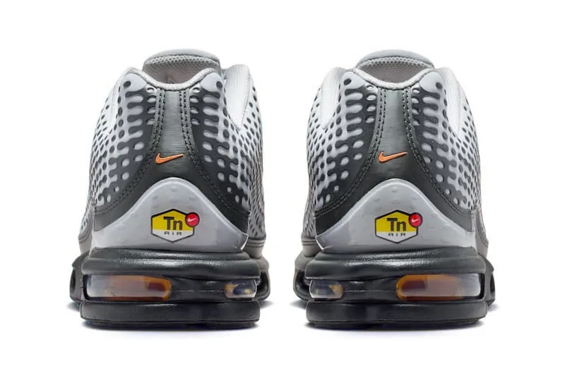nike-enflamme-la-air-max-plus-vii-avec-laccent-hot-curry/carousel-5.jpg