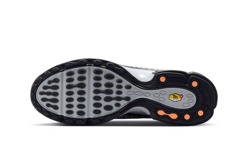 nike-enflamme-la-air-max-plus-vii-avec-laccent-hot-curry/carousel-6.jpg