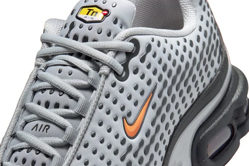 nike-enflamme-la-air-max-plus-vii-avec-laccent-hot-curry/carousel-7.jpg
