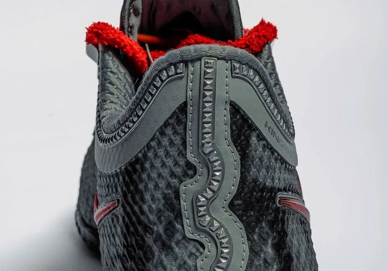 Infos sur la sortie des Nike LeBron 24 « Storm Drain » : LeBron James en costume de Pennywise pour Halloween