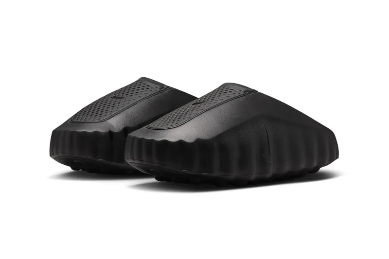 Chaussures noires au design futuriste et minimaliste