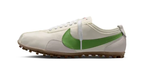 Chaussure de sport rétro avec Swoosh vert et semelle marron