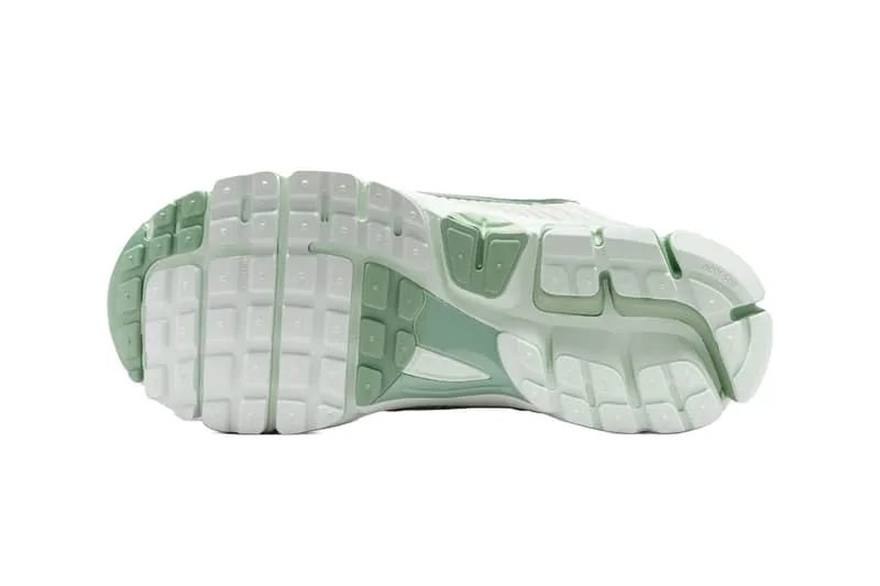 nike-presente-la-zoom-vomero-5-dans-une-version-barely-green/carousel-5.jpg