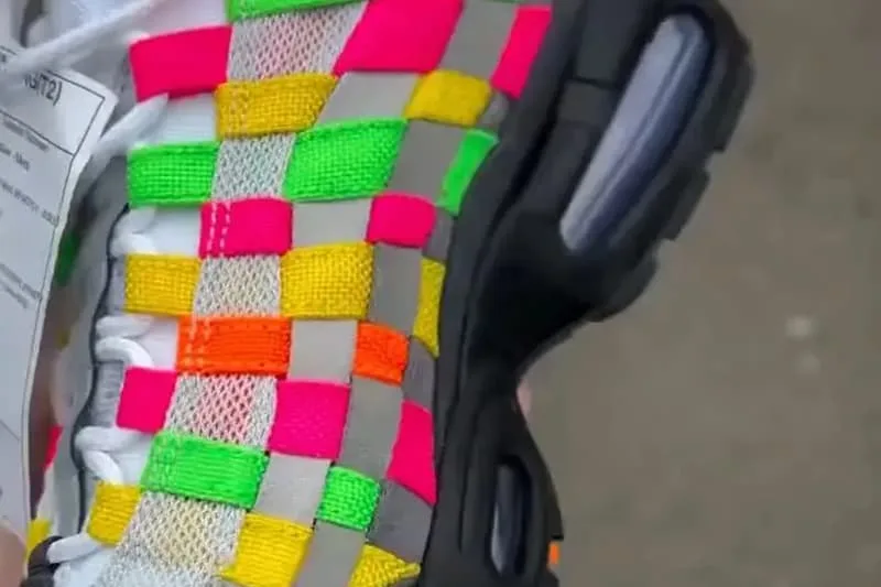 nike-reinvente-lair-max-95-avec-une-version-tissee-multicolor/carousel-2.jpg