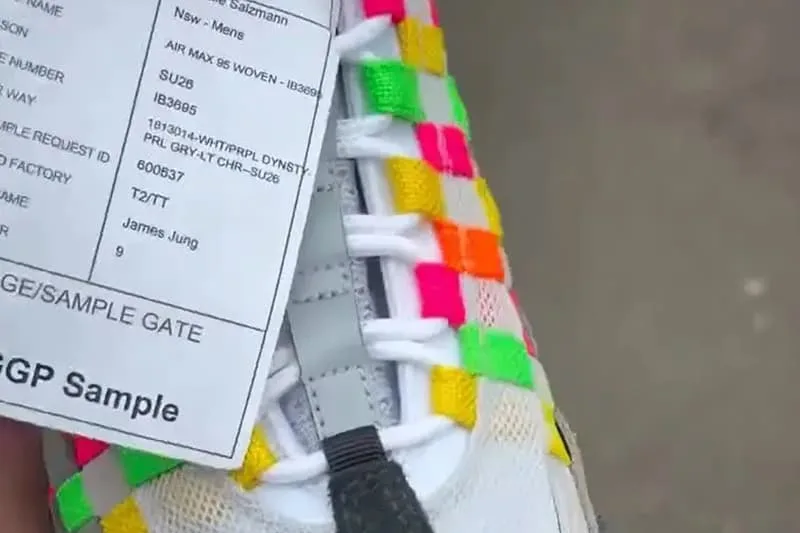 nike-reinvente-lair-max-95-avec-une-version-tissee-multicolor/carousel-3.jpg
