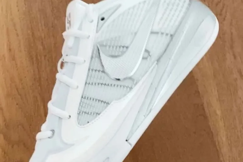 nike-sabrina-4-une-nouvelle-ere-blanche/carousel-1.jpg