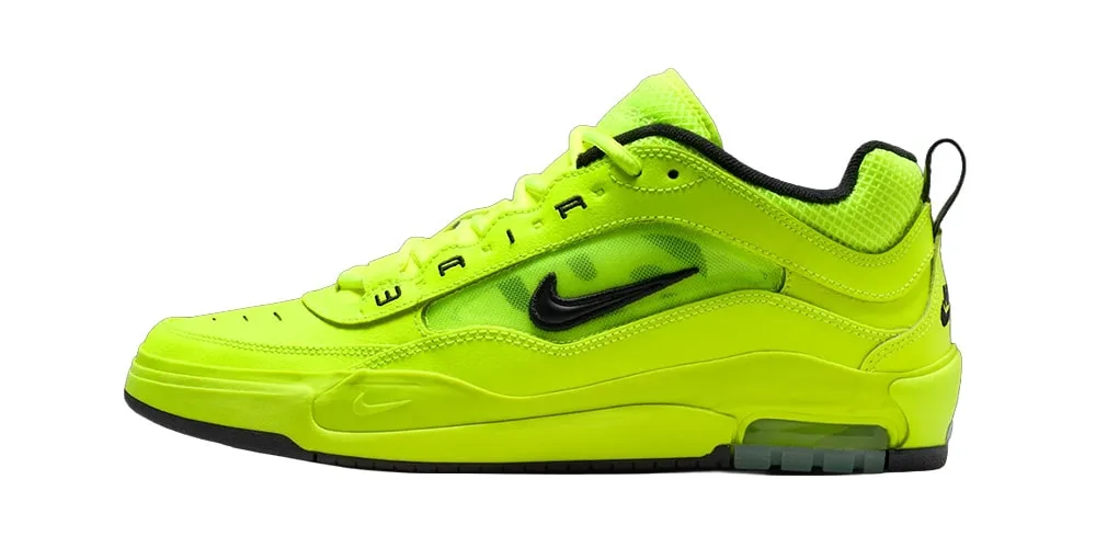 Chaussure de sport jaune vif avec logo Nike noir et semelle foncée.