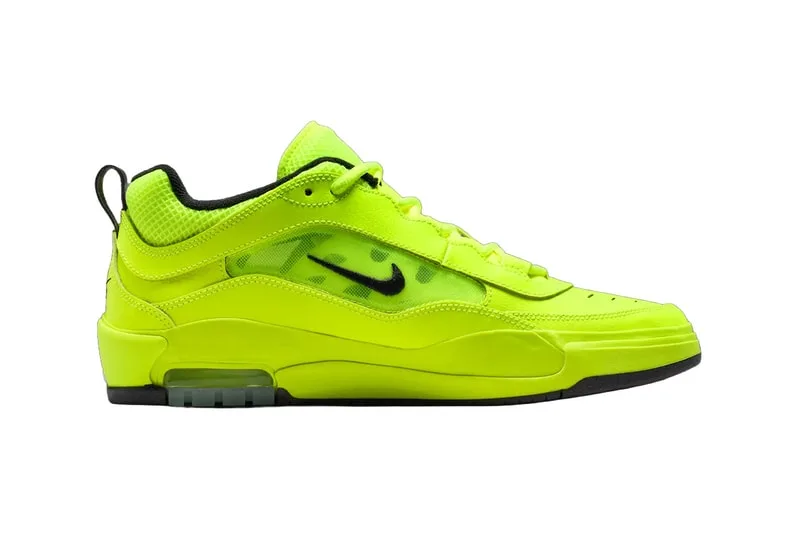 Chaussure Nike lumineuse en vert néon avec swoosh noir