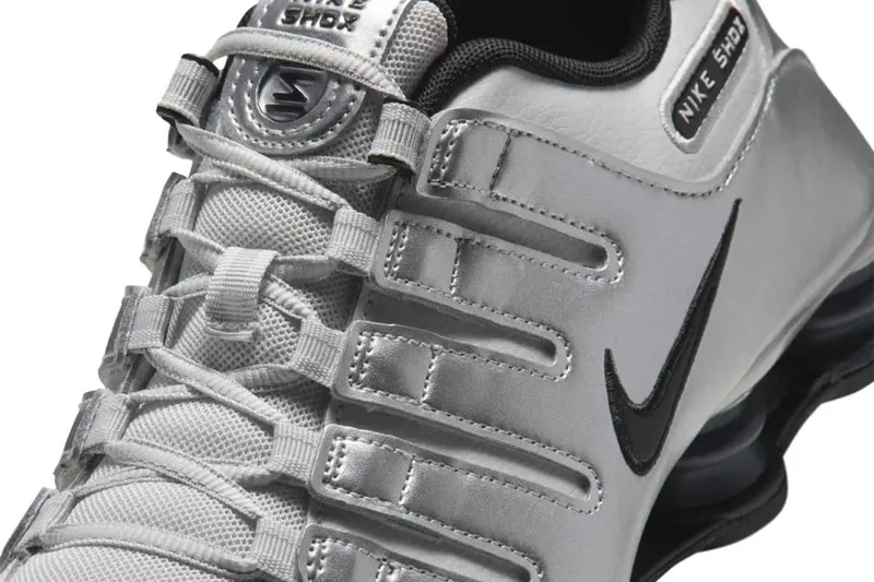 Images officielles de la Nike Shox NZ Photon Dust, Metallic Silver, Classic Charcoal et Black IU7506-002