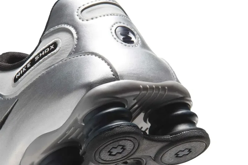 Images officielles de la Nike Shox NZ Photon Dust, Metallic Silver, Classic Charcoal et Black IU7506-002