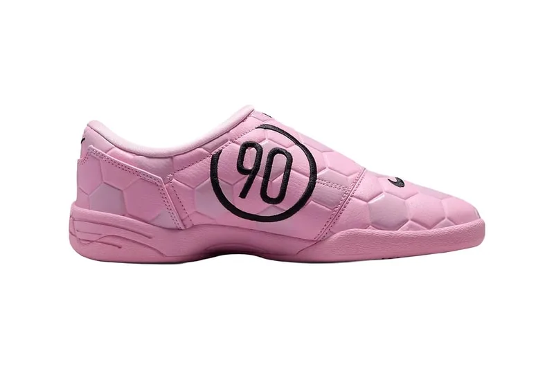 nike-total-90-iii-pink-rise-un-hommage-au-football/carousel-3.jpg