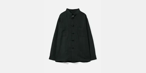 Veste sombre avec boutons et col mao, style asiatique traditionnel.