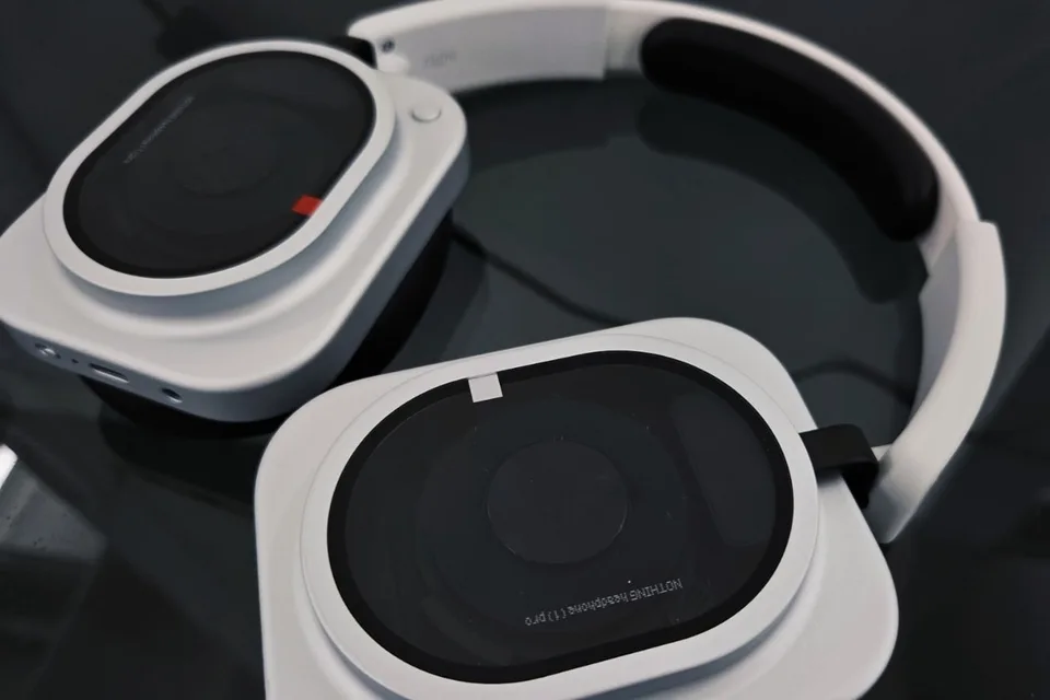 nothing-headphone-1-pro-un-bond-qualitatif-notable/carousel-2.jpg