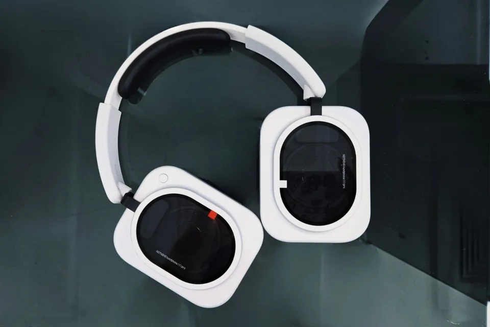nothing-headphone-1-pro-un-bond-qualitatif-notable/carousel-4.jpg
