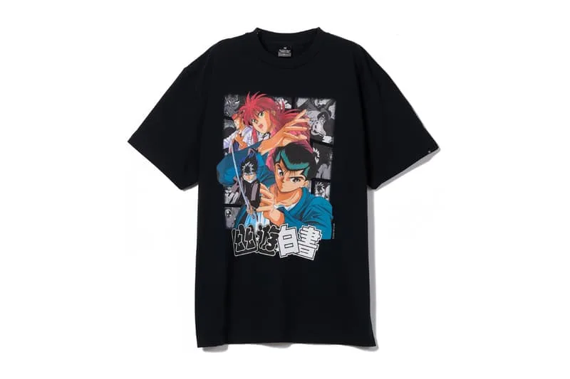T-shirt noir avec personnages d'anime en couleur.