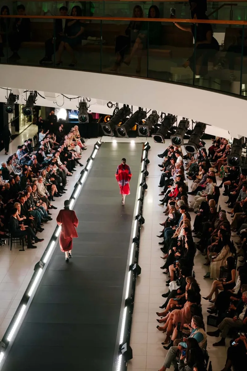 Oakridge Park : défilé « The Front Row, Fashion Through the Ages » avec John Legend