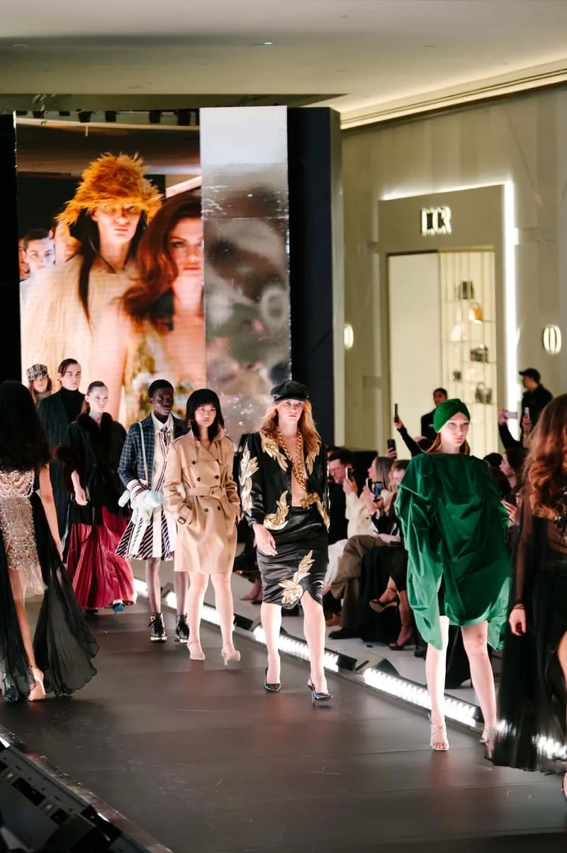 Oakridge Park : défilé « The Front Row, Fashion Through the Ages » avec John Legend