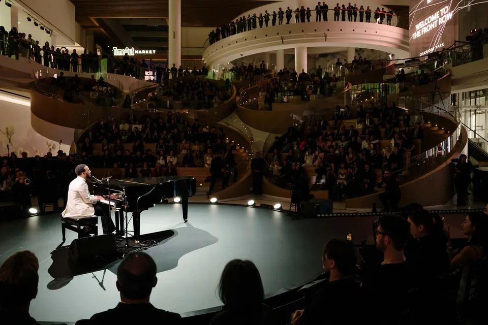 Oakridge Park : défilé « The Front Row, Fashion Through the Ages » avec John Legend