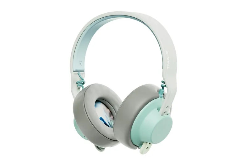 oklou-x-aiaiai-deux-casques-pour-des-ecoutes-distinctes/carousel-6.jpg