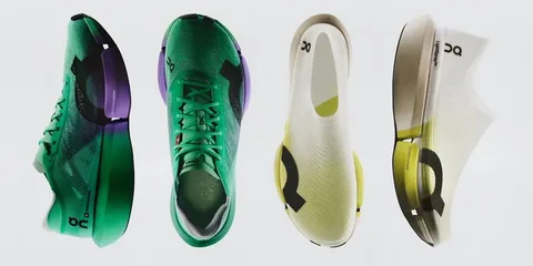 Deux paires de chaussures de sport vues sous différents angles.