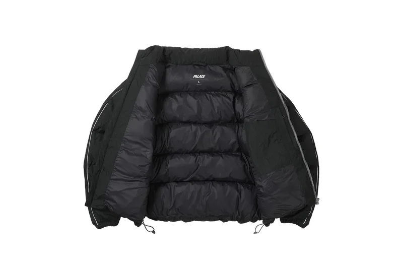Veste noire ouverte montrant doublure matelassée