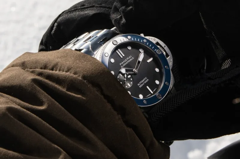 panerai-submersible-pam01756-retour-au-cadran-epure/carousel-2.jpg