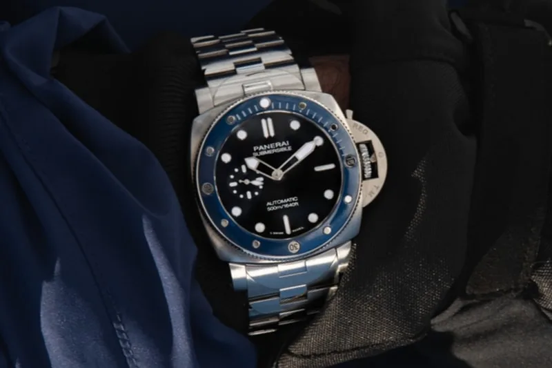 panerai-submersible-pam01756-retour-au-cadran-epure/carousel-3.jpg