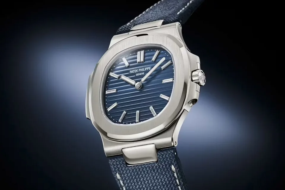 patek-philippe-fete-les-50-ans-du-nautilus/carousel-3.jpg