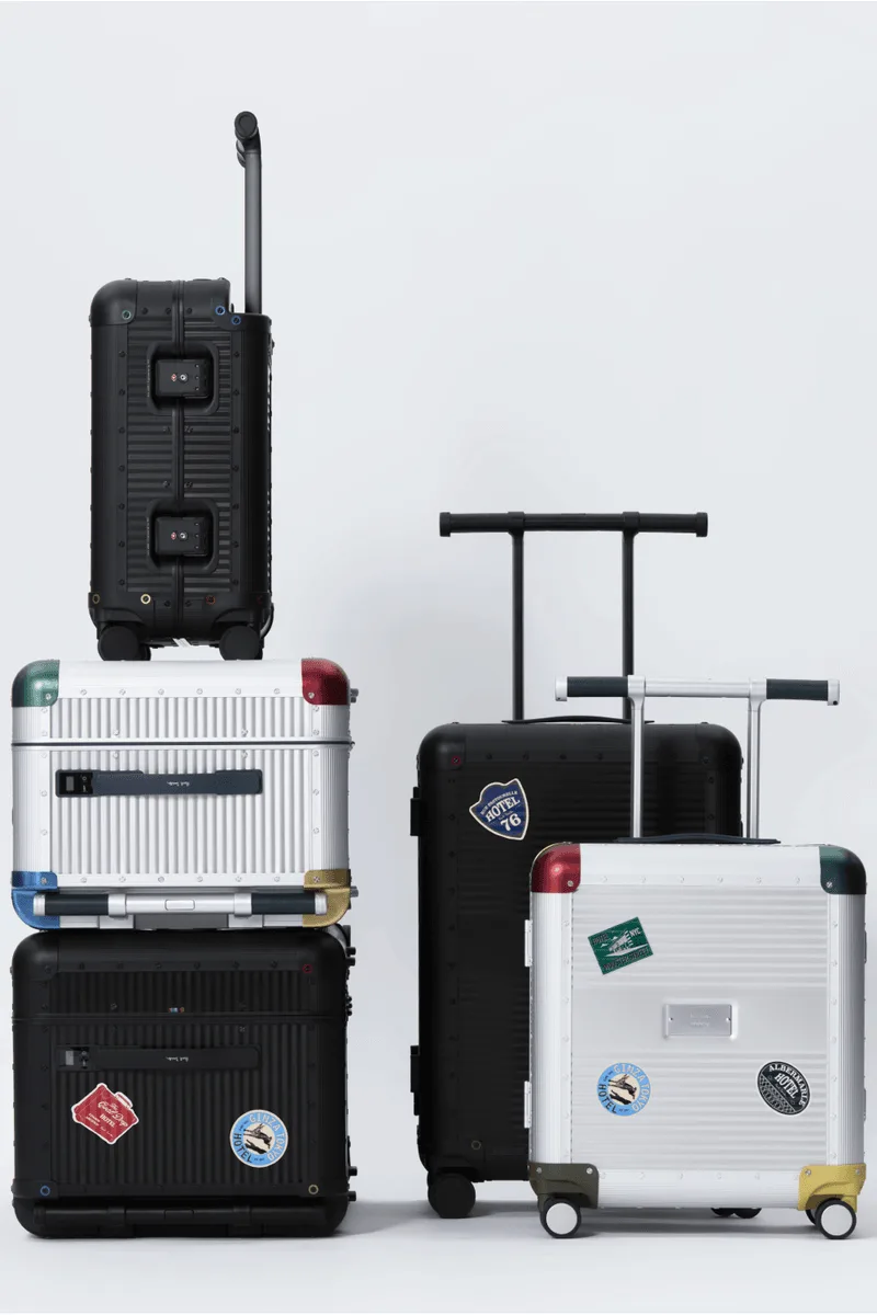 paul-smith-x-rawrow-une-deuxieme-collection-de-bagages/carousel-1.png