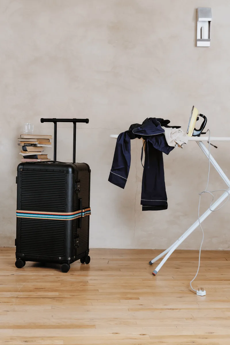 paul-smith-x-rawrow-une-deuxieme-collection-de-bagages/carousel-4.png