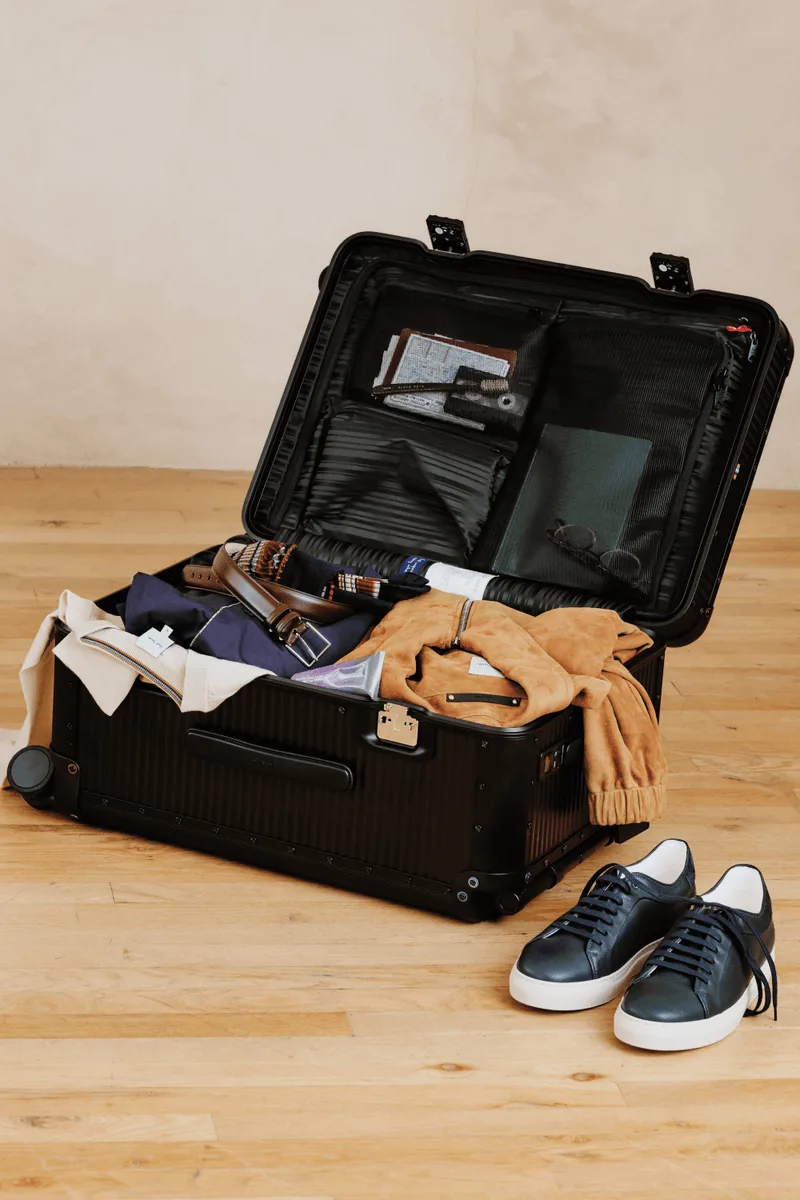 paul-smith-x-rawrow-une-deuxieme-collection-de-bagages/carousel-7.png