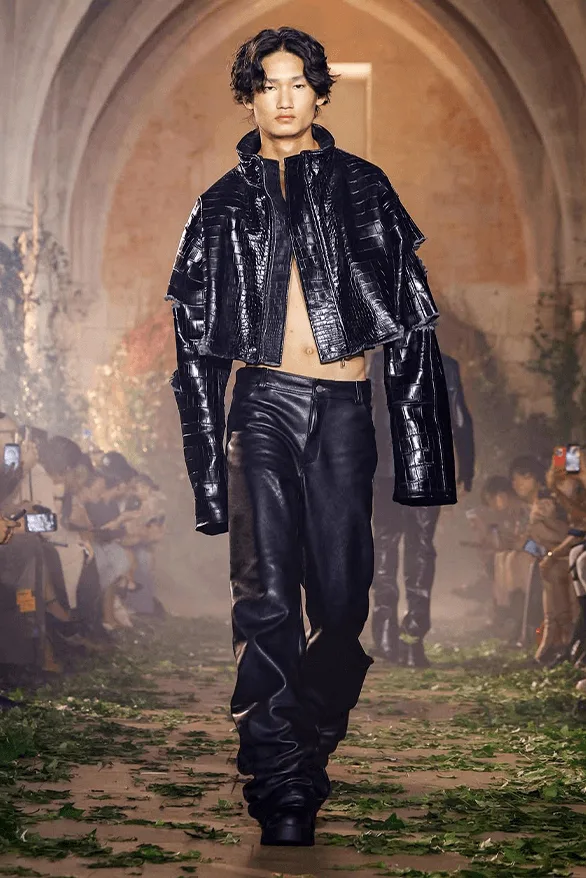 paz-un-mystere-revele-a-la-fashion-week-de-paris/carousel-5.png