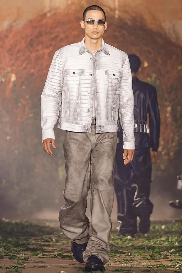 paz-un-mystere-revele-a-la-fashion-week-de-paris/carousel-6.png