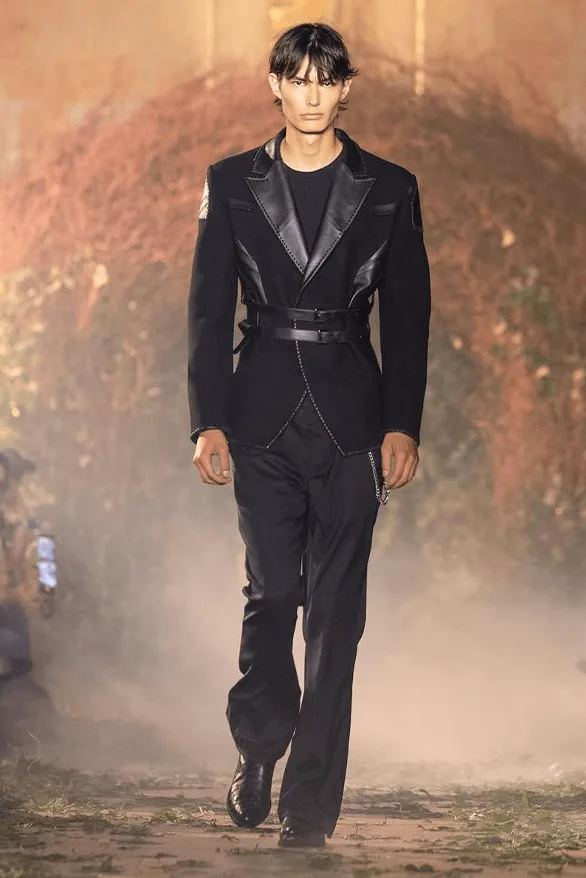 paz-un-mystere-revele-a-la-fashion-week-de-paris/carousel-8.png