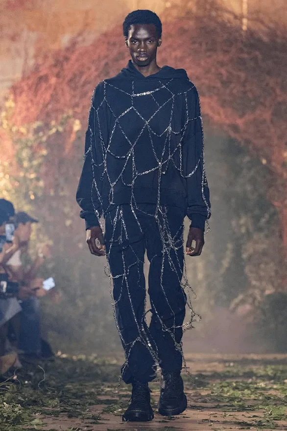 paz-un-mystere-revele-a-la-fashion-week-de-paris/carousel-9.png