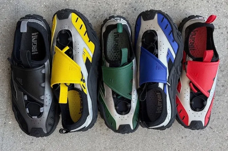 Quatre chaussures colorées alignées sur une surface grise.