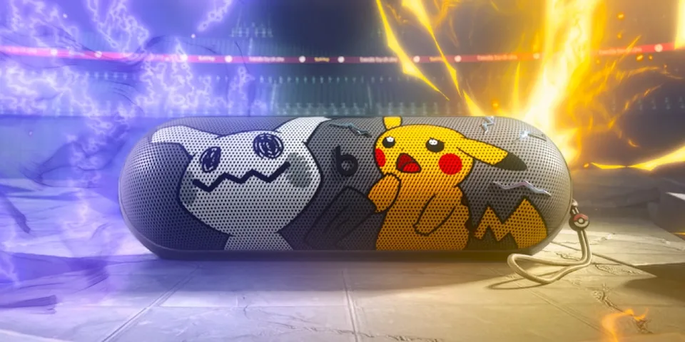 Enceinte avec motifs de personnages de Pikachu et Mimikyu, éclairs autour.