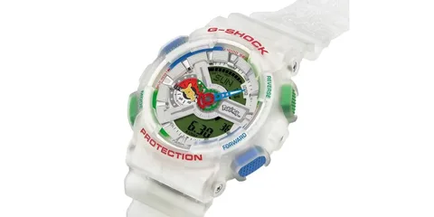 Montre G-Shock blanche avec détails colorés et personnage.