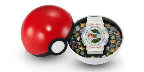 Montre G-Shock dans une boîte Pokéball avec motifs Pokémon